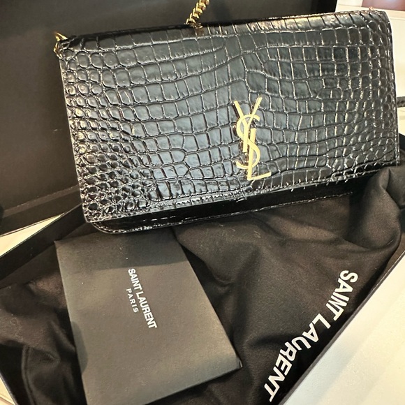 CASSANDRE PHONE HOLDER IN SHINY CROCODILE-EMBOSSED LEATHER - Picture 6 of 7